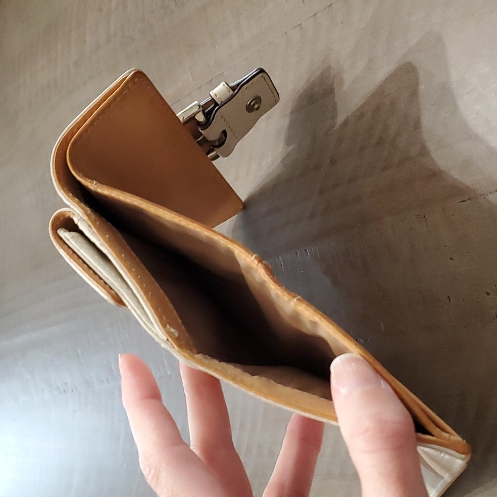 Coach trifold white leather wallet - Picture 4 of 6